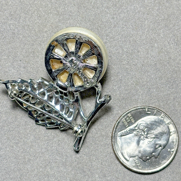 Vintage Sarah Coventry Large Faux Pearl Silver- Tone Domed Pin Brooch - Picture 4 of 12